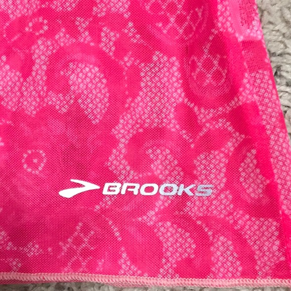 💕💕Brooks running tank (pink mesh) 💕💕 - Picture 2 of 6